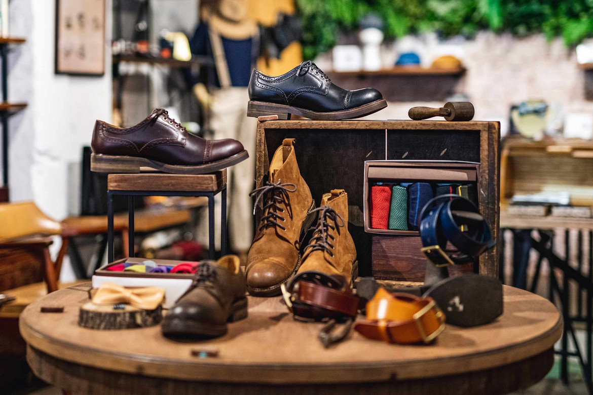 Darstellung einer Schuhauslage in einem Geschäft
